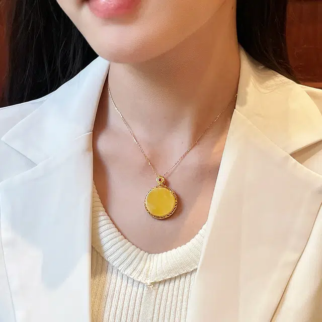 琳琯瑛 新中式国风小众设计高级感轻奢气质平安无事牌吊坠 蜜蜡 项链 女款