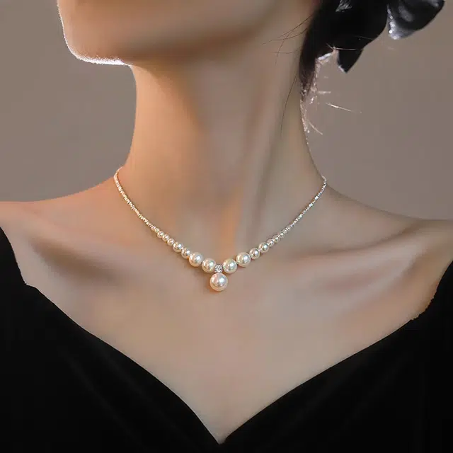 925