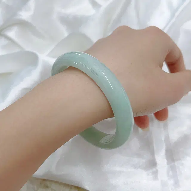 琳琯瑛 飘花玉镯子女款孤品 糯冰 翡翠手镯 女款
