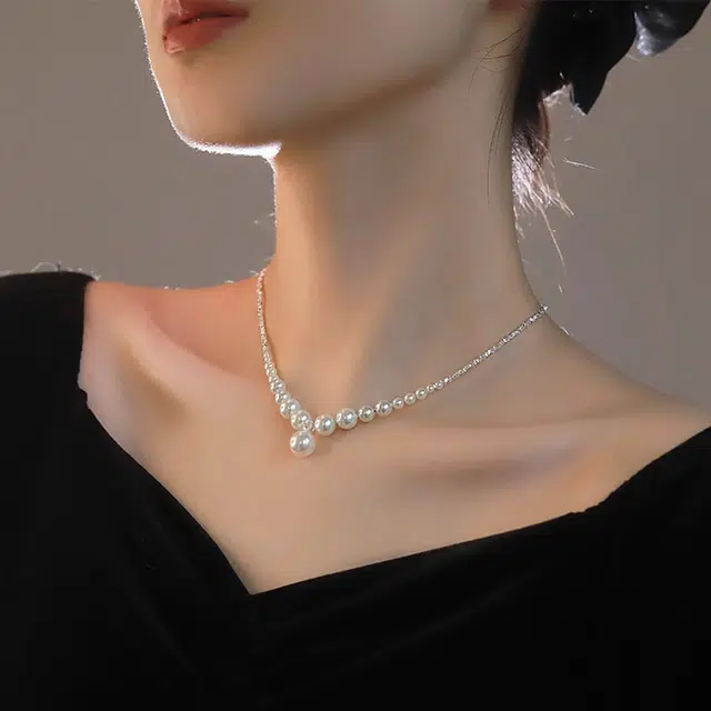 925