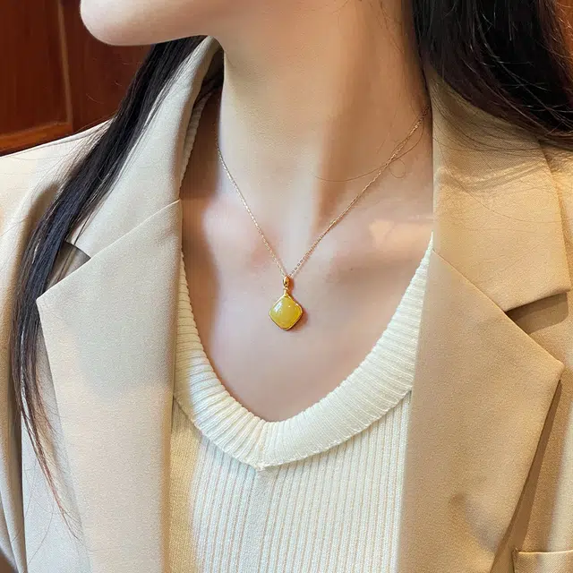 琳琯瑛 新中式国风小众设计高级感轻奢气质四方平安牌吊坠 蜜蜡 项链 女款