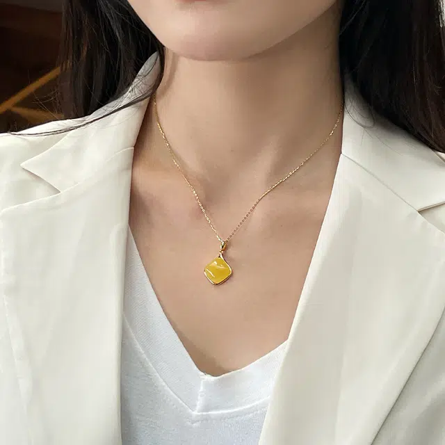 琳琯瑛 新中式国风小众设计高级感轻奢气质四方平安牌吊坠 蜜蜡 项链 女款