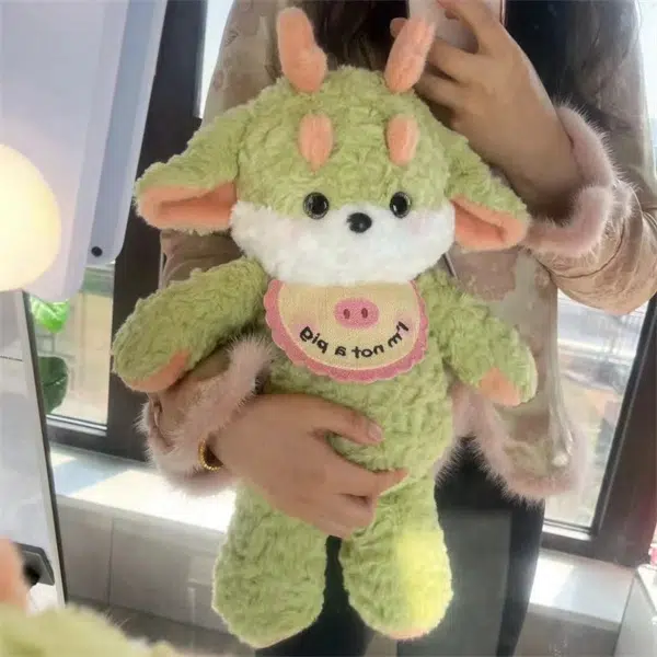 咔噜噜 围兜穿裙子角龙公仔毛绒玩具 小粉龙玩偶 布娃娃床上陪睡实用抱枕