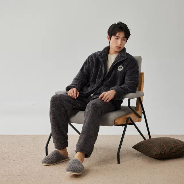 浮光岛屿 珊瑚绒睡衣男秋冬款加绒加厚法兰绒字母徽章宽松休闲可外穿长袖家居服 家居套装 男款 黑色