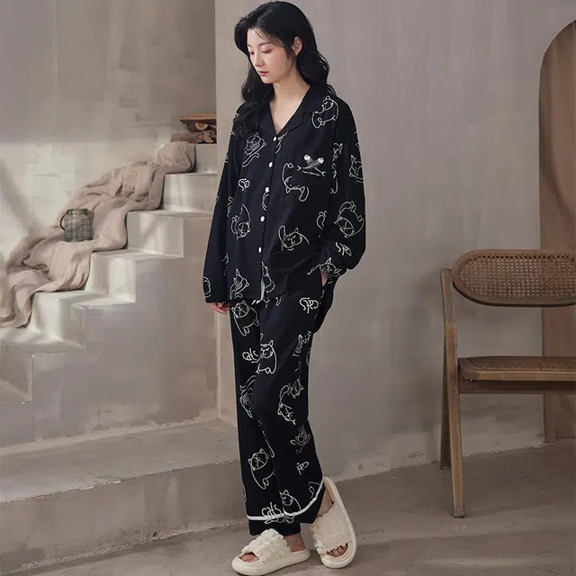 浮光岛屿 简约时尚可爱小猫图案翻领高级感长袖长裤家居服舒适亲肤透气可外穿宽松休闲睡衣套装 女款 礼盒装 黑色