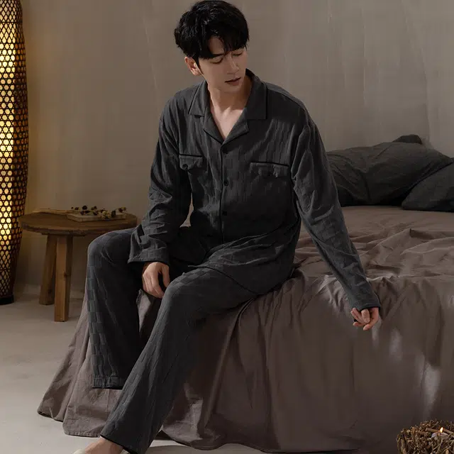 浮光岛屿 简约超柔软提花翻领高级感长袖长裤家居服舒适亲肤透气可外穿宽松休闲睡衣套装 男款 礼盒装 深灰色