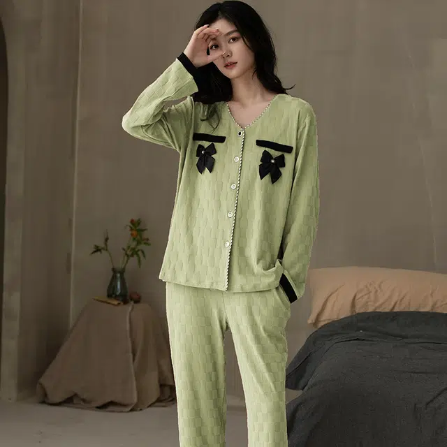 浮光岛屿 简约纯色甜美可爱口袋高级感长袖长裤家居服舒适亲肤透气可外穿宽松休闲睡衣套装 女款 礼盒装 绿色