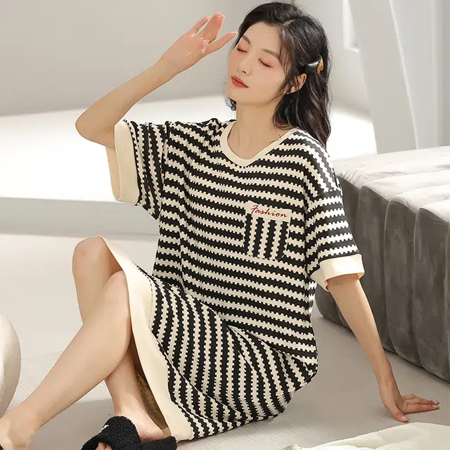 浮光岛屿 简约柔软时尚高级感带胸垫短袖休闲舒适亲肤凉爽透气可外穿家居服睡裙 女款 礼盒装 黑色