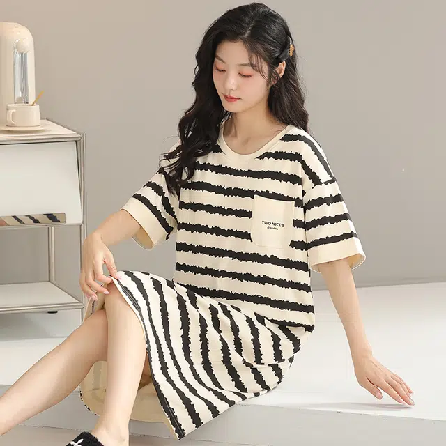 浮光岛屿 简约柔软时尚可爱高级感带胸垫短袖休闲舒适亲肤凉爽透气可外穿家居服睡裙 女款 礼盒装 黑色