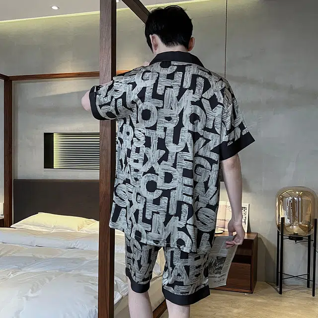 浮光岛屿 简约柔软冰丝凉感字母时尚潮流高级感翻领短袖短裤家居服舒适亲肤透气可外穿宽松休闲睡衣套装 男款