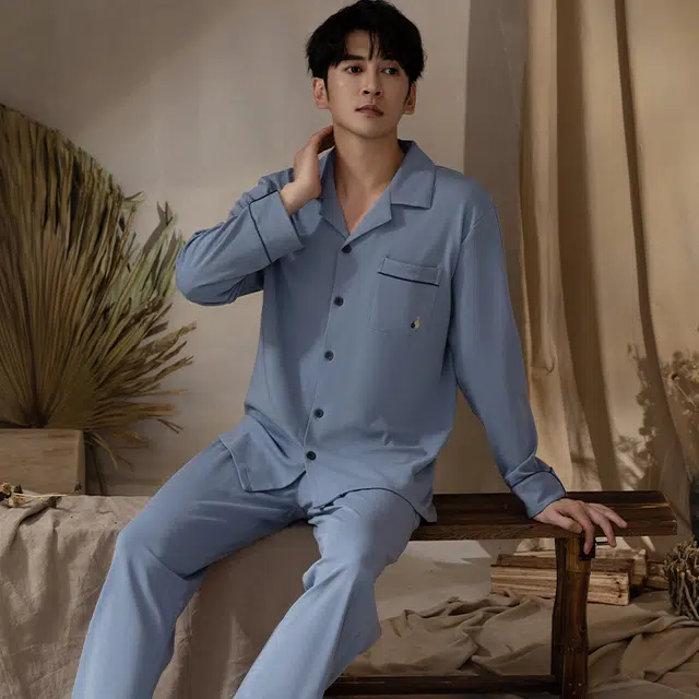 浮光岛屿 简约纯色超柔软翻领高级感长袖长裤家居服舒适亲肤透气可外穿休闲睡衣套装 男款 礼盒款 浅蓝色