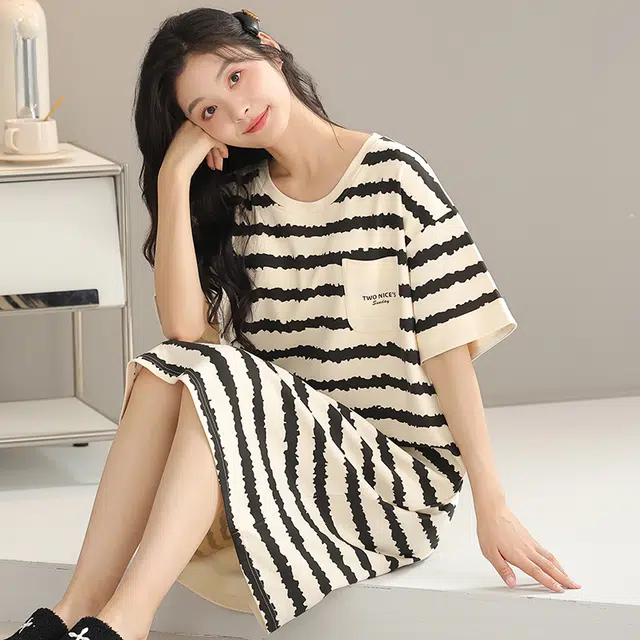 浮光岛屿 简约柔软时尚可爱高级感带胸垫短袖休闲舒适亲肤凉爽透气可外穿家居服睡裙 女款 礼盒装 黑色