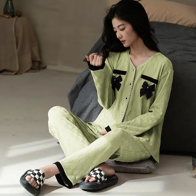 浮光岛屿 简约纯色甜美可爱口袋高级感长袖长裤家居服舒适亲肤透气可外穿宽松休闲睡衣套装 女款 礼盒装 绿色