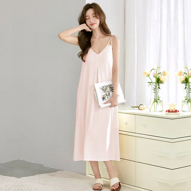 浮光岛屿 简约柔软纯色可爱时尚精致高级感吊带家居服舒适透气凉感可外穿宽松休闲夏季睡裙 女款