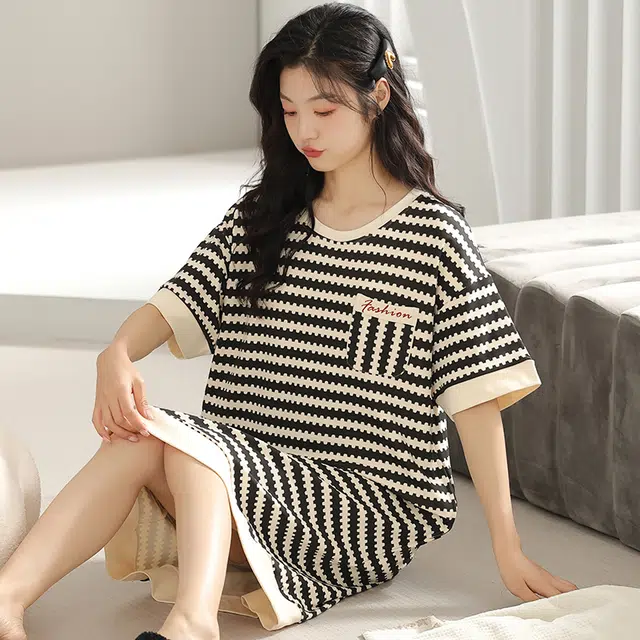 浮光岛屿 简约柔软时尚高级感带胸垫短袖休闲舒适亲肤凉爽透气可外穿家居服睡裙 女款 礼盒装 黑色