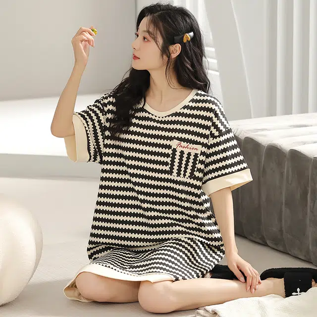 浮光岛屿 简约柔软时尚高级感带胸垫短袖休闲舒适亲肤凉爽透气可外穿家居服睡裙 女款 礼盒装 黑色