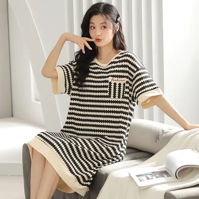 浮光岛屿 简约柔软时尚高级感带胸垫短袖休闲舒适亲肤凉爽透气可外穿家居服睡裙 女款 礼盒装 黑色