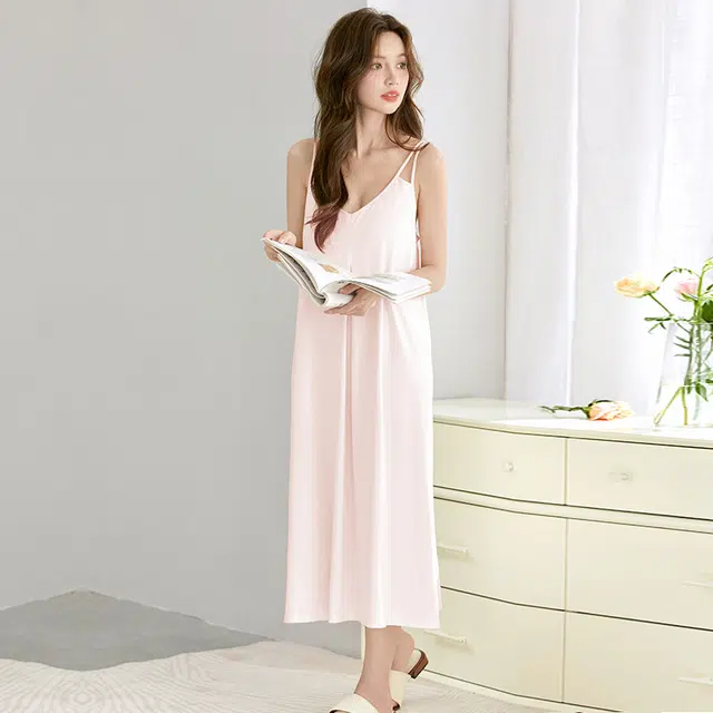 浮光岛屿 简约柔软纯色可爱时尚精致高级感吊带家居服舒适透气凉感可外穿宽松休闲夏季睡裙 女款