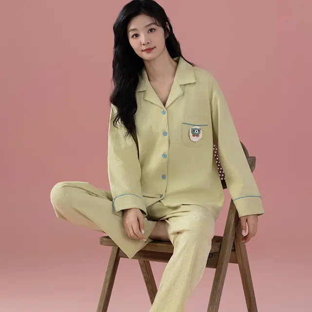 浮光岛屿 简约纯色可爱口袋翻领高级感长袖长裤家居服舒适亲肤透气可外穿休闲睡衣套装 女款 礼盒款 淡黄色