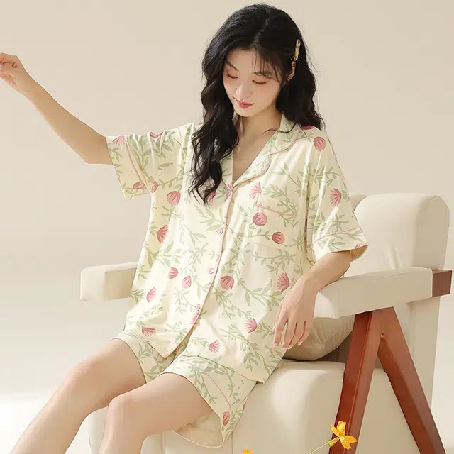 浮光岛屿 莫代尔实用带胸垫翻领短袖短裤三件套高级感家居服植物花卉宽松长裤休闲可外穿睡衣套装 女款 礼盒款 杏色