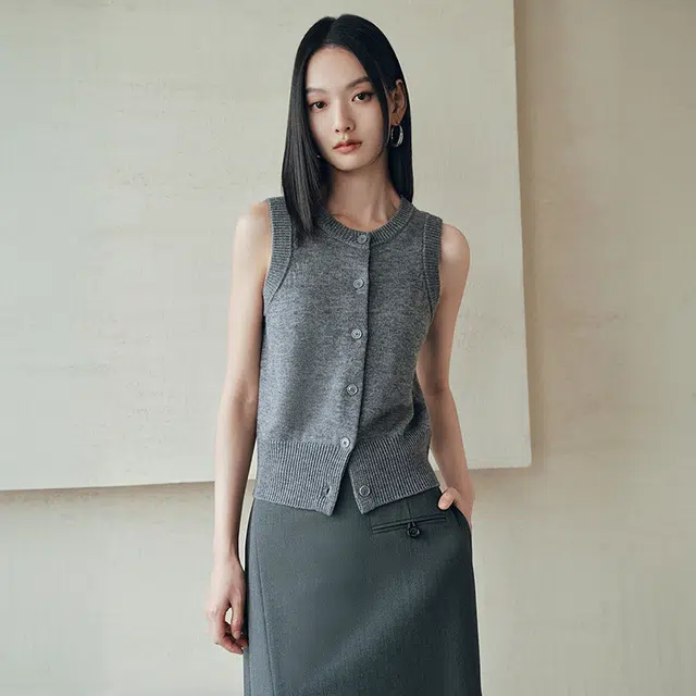 太平鸟 时尚简约舒适软糯针织背心 女款