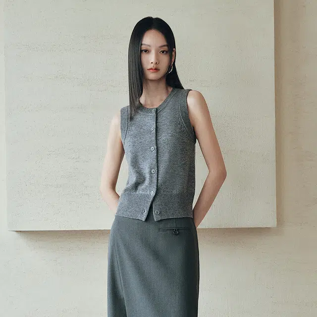 太平鸟 时尚简约舒适软糯针织背心 女款