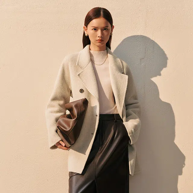 太平鸟 大师甄绒系列阿尔巴卡羊驼毛传承大衣 女款