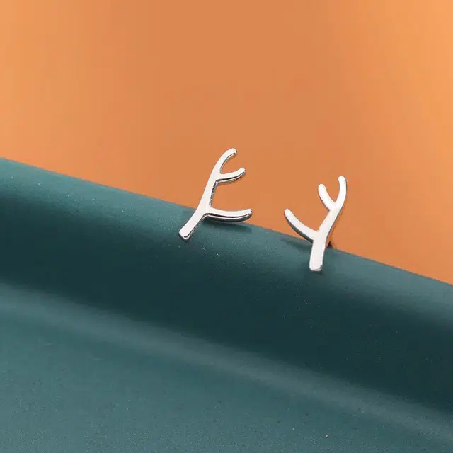999