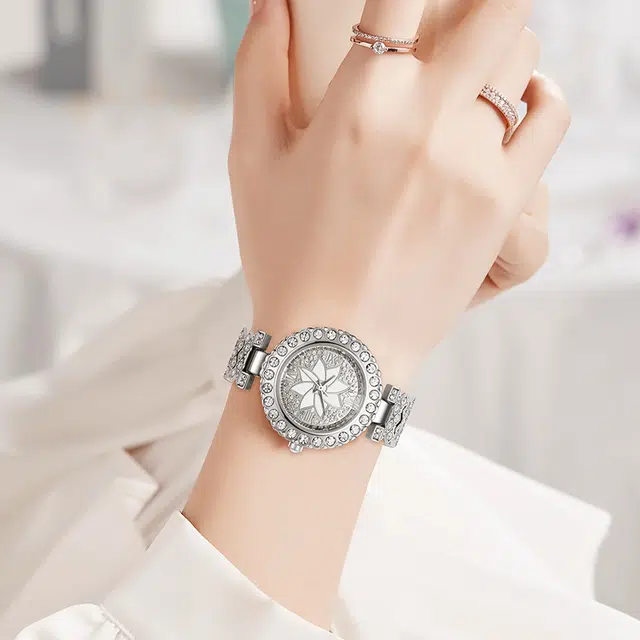 匹克 风车系列 女款女表轻奢满钻高颜值满天星手表镶满钻潮流时尚百搭 石英机芯 锆石 精钢表带 国表 女表 银色表盘 小表盘原创定制款