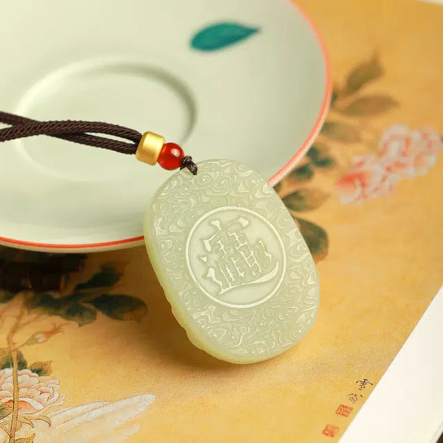 匠锁心玉 进宝貔貅牌 新中式 国潮国风 平安纳福 转运 守护 和田玉 项链 男女同款情侣款 青白玉