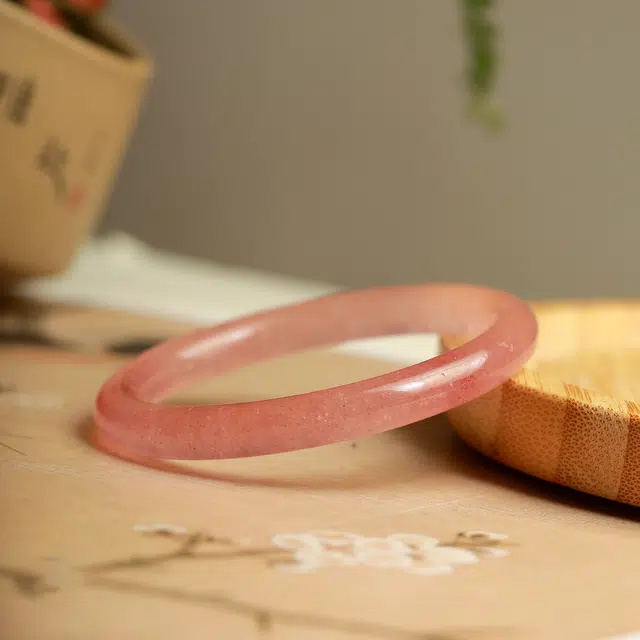 匠锁心玉 草莓晶美人镯 古风温婉 国风国潮 新中式 轻奢高级 水晶 玉石手镯 女款 水晶