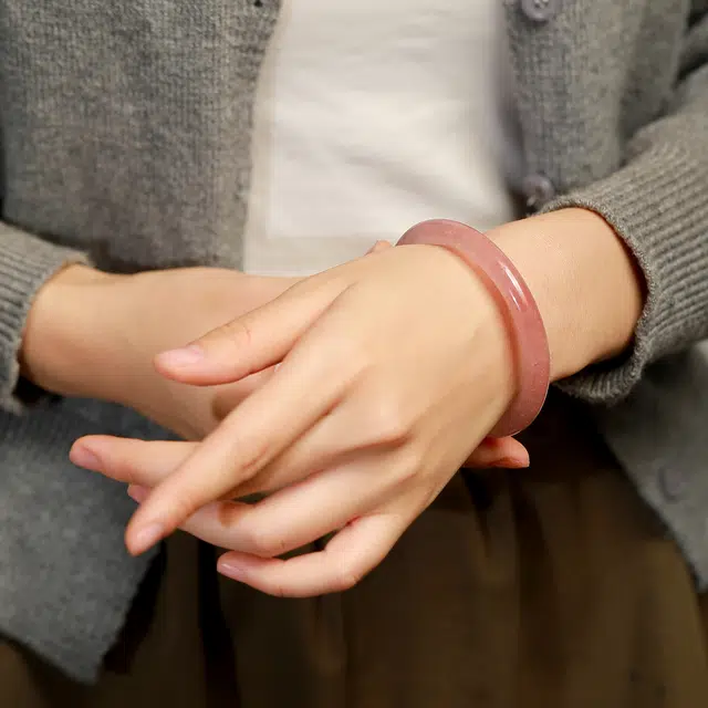 匠锁心玉 草莓晶美人镯 古风温婉 国风国潮 新中式 轻奢高级 水晶 玉石手镯 女款 水晶