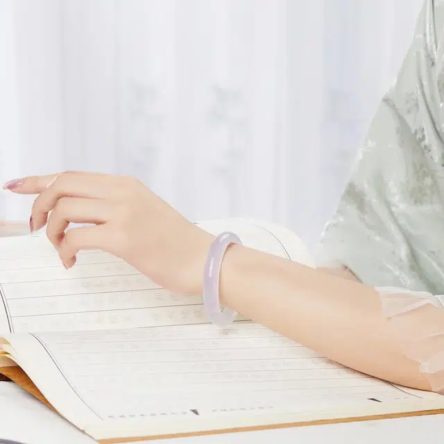 匠锁心玉 紫罗兰浅紫色水润清透 轻奢高级清冷感古风古典 新中式温润气质典雅小众旗袍汉服时尚百搭素圈手饰显白#好运天然 玉髓 手镯 女款