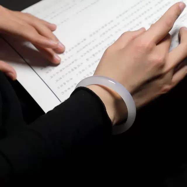 匠锁心玉 马达加斯加高冰白月光贵妃镯 新中式国潮国风 气质古风轻奢高级水润冰透清冷感 玉髓 玉石手镯 女款