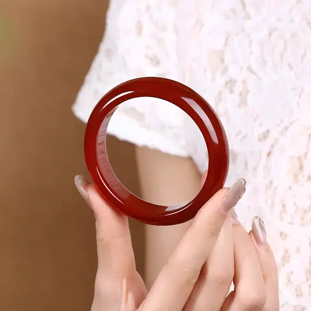 匠锁心玉 朱红宽版玉镯 鸿运圆满 水润清透 新中式 国潮风 汉服旗袍 时尚百搭 清冷典雅高级感 气质温婉 素圈手饰显白#好运 玉髓 手镯 女款