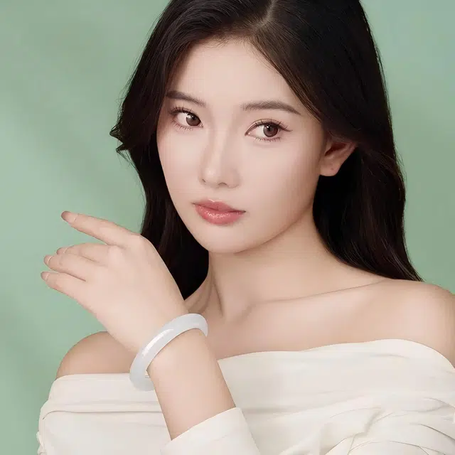 匠锁心玉 白月光玉镯 新中式 简约大气 国潮国风 汉服旗袍 时尚百搭 清冷典雅高级感 气质温婉 素圈手饰显白#好运天然 金丝玉 手镯 女款