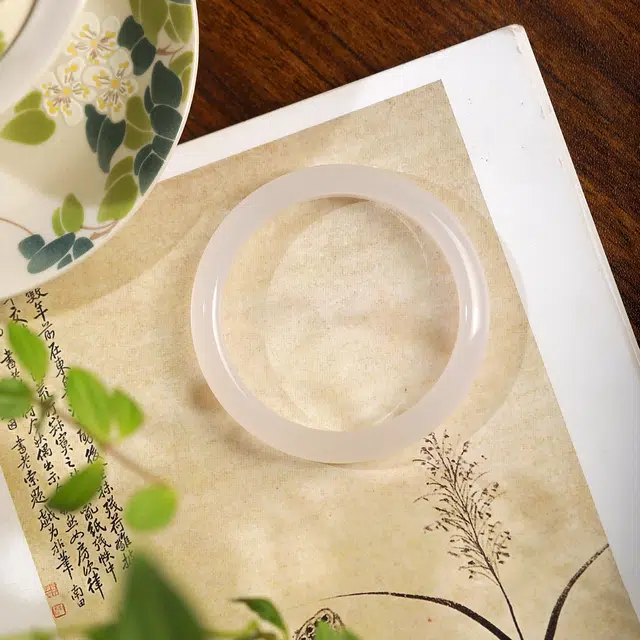 匠锁心玉 白月光 荔枝冻 新中式 国潮国风 清冷感 小众轻奢高级感 水润显白 玉髓 手镯 女款