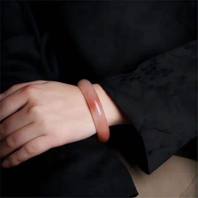 匠锁心玉 桃花酿贵妃镯 新中式 国潮国风 复古 古风温婉 轻奢高级感 金丝玉 玉石手镯 女款