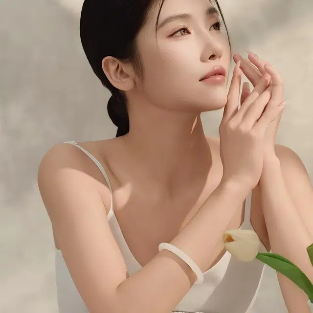 匠锁心玉 白月光美人镯  新中式 简约大气 国潮国风 汉服旗袍 时尚百搭 清冷典雅高级感 气质温婉 素圈手饰显白#好运天然 金丝玉 手镯 女款