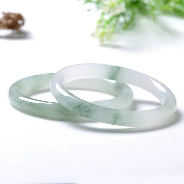 匠锁心玉 青山黛翠玉美人镯 水润清透 新中式 国潮风 汉服旗袍 时尚百搭 清冷典雅高级感 气质温婉 素圈手饰显白#好运 天山翠 手镯 女款