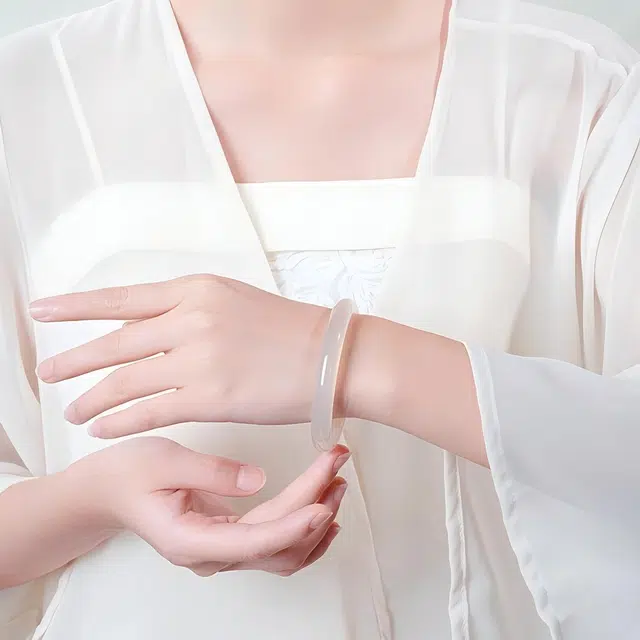 匠锁心玉 白月光 新中式 国潮国风 轻奢高级 清冷感 玉髓 手镯 女款