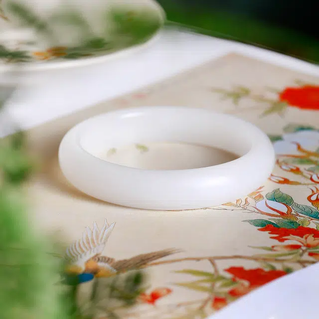 匠锁心玉 白月光白心的悸动 新中式 国潮国风 经典简约 古风 高级感 玉镯子 金丝玉 手镯 女款