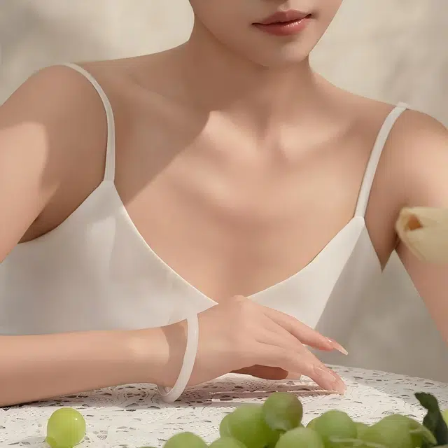 匠锁心玉 白月光美人镯  新中式 简约大气 国潮国风 汉服旗袍 时尚百搭 清冷典雅高级感 气质温婉 素圈手饰显白#好运天然 金丝玉 手镯 女款