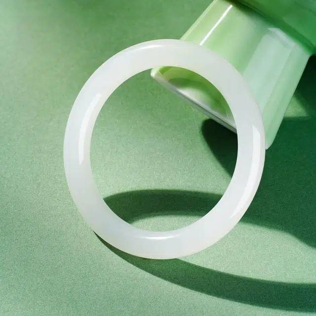 匠锁心玉 白月光美人镯  新中式 简约大气 国潮国风 汉服旗袍 时尚百搭 清冷典雅高级感 气质温婉 素圈手饰显白#好运天然 金丝玉 手镯 女款