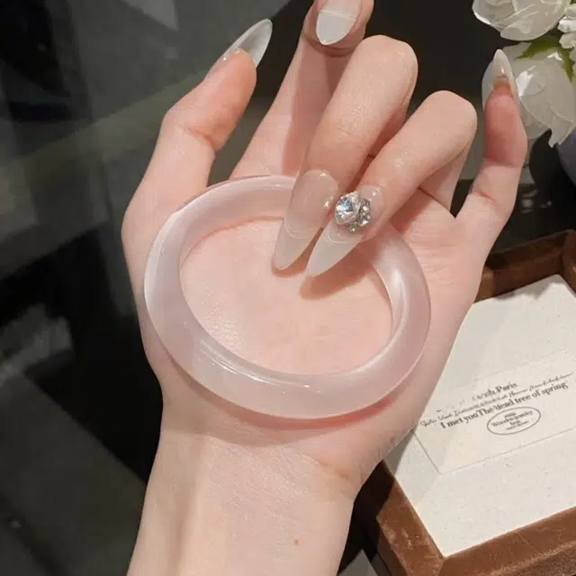 匠锁心玉 蜜桃粉美人镯 新中式国潮国风 小众典雅 吉祥如意轻奢高级清冷感 极简风 潮流年轻气质百搭 温润手饰显白#好运 琉璃 手镯 女款