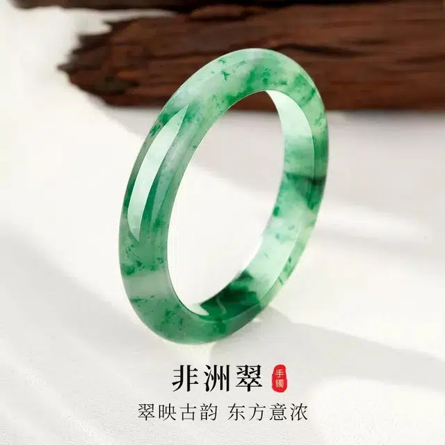 匠锁心玉 青山黛飘花贵妃镯 新中式宫廷风古典轻奢吉祥如意平安顺遂时尚百搭清冷典雅高级感气质温婉#好运天然 非洲翠 石英岩玉手镯 女款