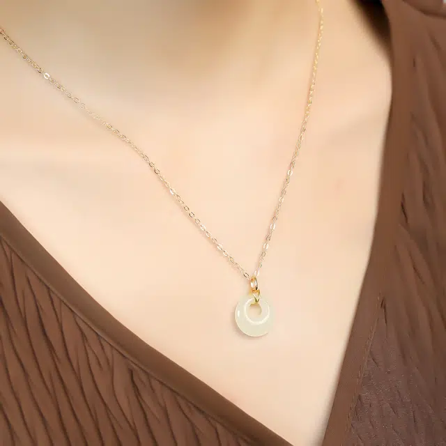 925