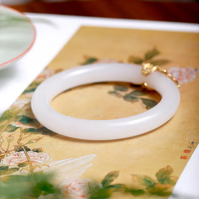 匠锁心玉 白月光设计款 新中式 国潮国风 清冷感 古风温婉 小众轻奢高级感 时尚潮流 水润手饰显白#好运 金丝玉 手镯 女款