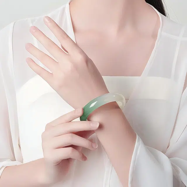 【宽版玉镯】 匠锁心玉 新中式 国潮国风 清冷感 小众轻奢高级感 水润显白 玉髓 手镯 女款