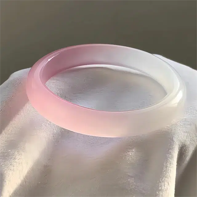 匠锁心玉 郁金香贵妃镯 新中式 国潮古风 水润冰透 清冷感 轻奢高级 玉髓 玉石手镯 女款